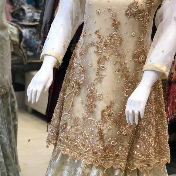 Pakistani suit - Picture 4 of 5